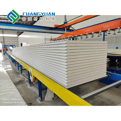 لوحة ساندويتش PU مع الصمود الجوي / الصمود المائي ، العزل الحراري ، والقوة العالية للبناء الدائم
