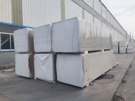 لوحة PU ذات الأداء العالي للغرفة الباردة مع عرض 930-1130mm مقاومة للماء