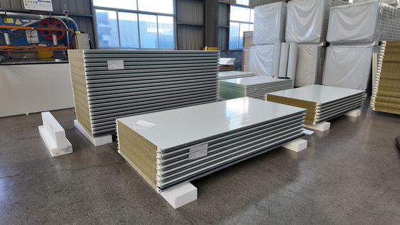 لوحة شطيرة من البولي يوريثين عالية القوة مع إحكام/مقاومة للماء وعزل حراري فائق