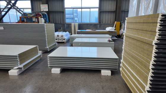 لوحة شطيرة من البولي يوريثين عالية القوة مع إحكام/مقاومة للماء وعزل حراري فائق