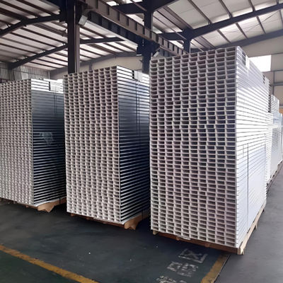 لوحة غرفة نظيفة ضد الغبار ومضادة للستاتيكية من ألواح EPS ذات سطح سلس وهيكل رقيق لقسمات جدران غرفة نظيفة