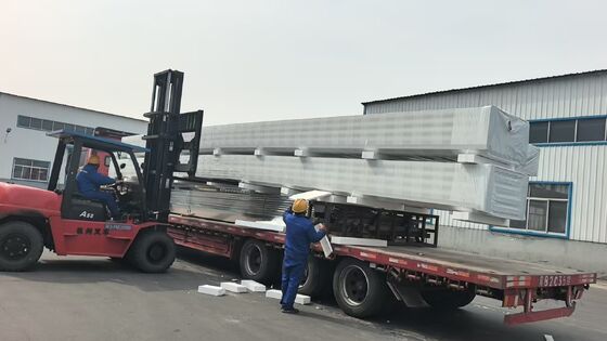 0.4-0.8 مم ألواح ساندويتش PUR/PIR مقاومة للحريق وتوفير الطاقة والعزل الحراري 930/1130 مم