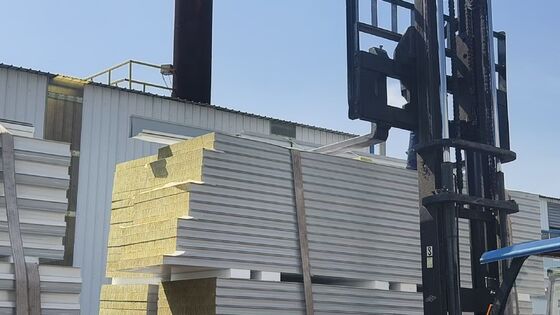 لوحة ساندويتش معزولة للصوت ومقاومة للحريق لغرف الأبحاث النظيفة بسماكة قابلة للتخصيص للبيئات عالية النظافة