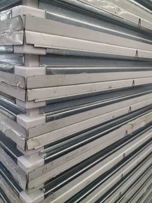 لوحة ساندوتش للغرف النظيفة المقاومة للحريق والماء مع سماكة قابلة للتخصيص للبيئات عالية النظافة