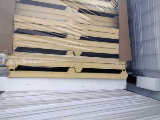 50mm To 150mm PIR Roof Panels with Polyisocyanurate Foam Core and Class B1 Fire Resistance for Industrial and Commercial Roofs