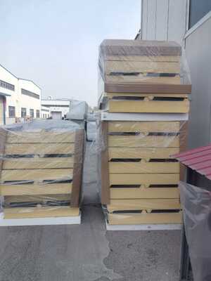 ألواح سقف PIR المقاومة للتآكل مع عزل صوتي وحراري ممتاز للمباني الصناعية