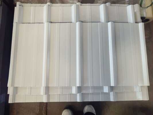 Corrugated Metal Decking with 500 Kg/m² Load Capacity, Galvanized Zinc Coating, and Customizable Colors for Roof and Floor Applications